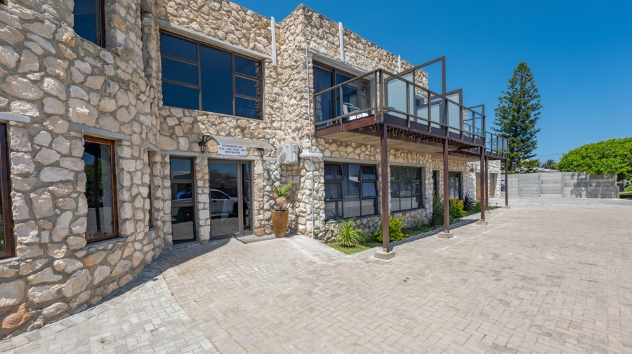 9 Bedroom Property for Sale in Struisbaai Western Cape